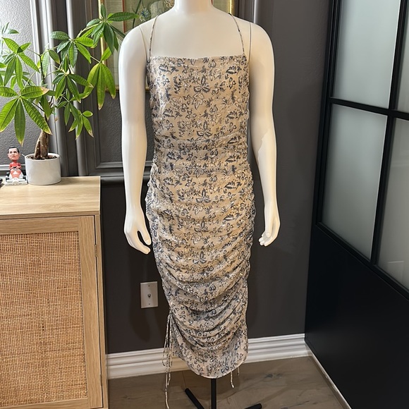 Dress - Picture 3 of 10